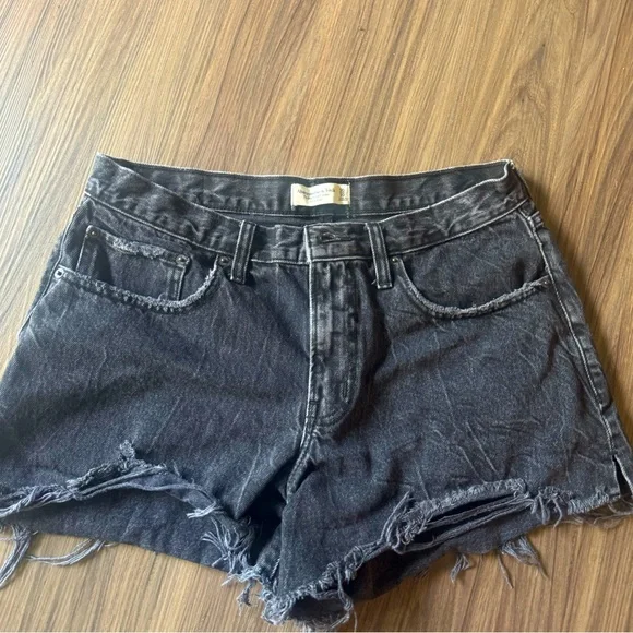 Abercrombie & Fitch • Curve Love - The Boyfriend Short - Mid Rise - 3” Inseam - Picture 6 of 6